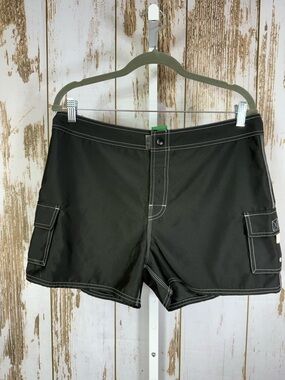 NWT, Beach Rays, Board Shorts with Cargo Pockets. Size 10. Excellent condition!